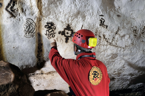 La Grotta dei Cervi, l'arte misteriosa del Neolitico